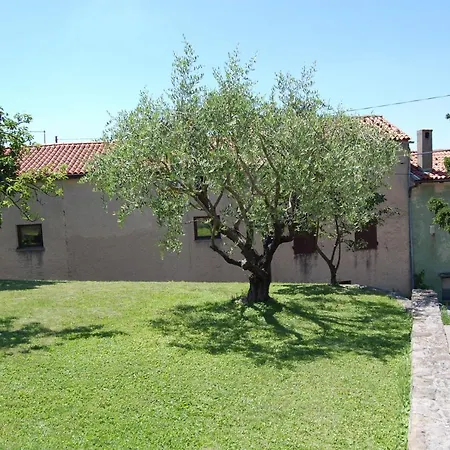 Apartma Hiska 아파트 Dobravlje